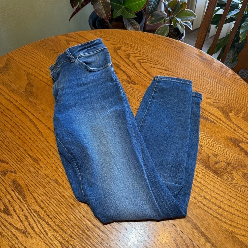 DL1961 Skinny Jeans Size 30
